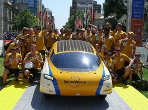 L’arrivo al traguardo del World Solar Challenge ad Adelaide